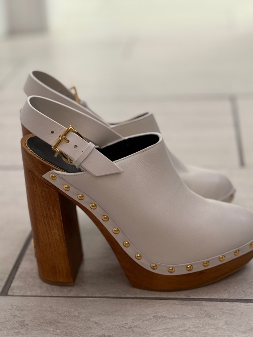 Tom Ford White Leather Platform Slingback Clogs | Gold Stud Trim | size 39.5 - Picture 3 of 13